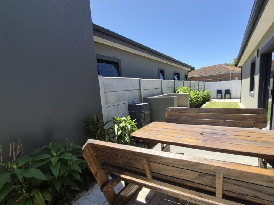 3 Bedroom Property for Sale in Uitzicht Western Cape